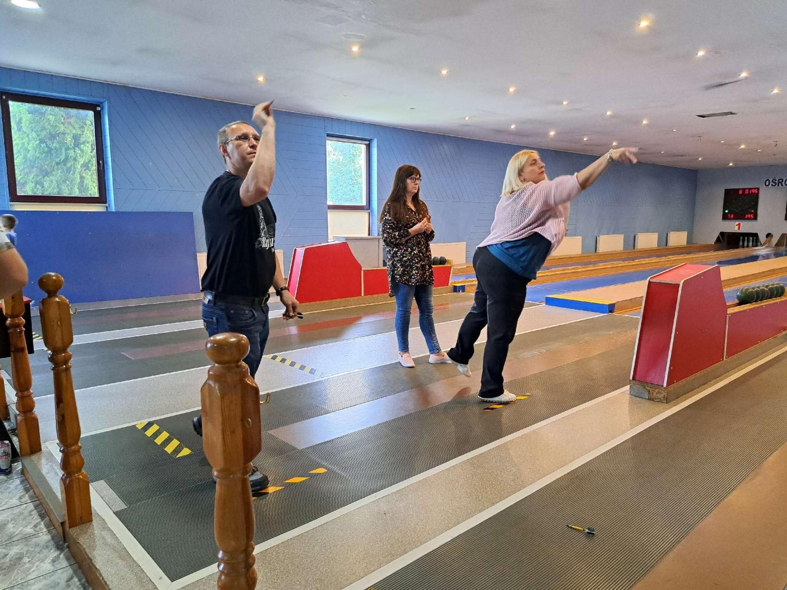 Zdjęcie w galerii na portalu naszraciborz.pl: Agata Kopta i Piotr Kupka triumfują w 5. rundzie ligi darta wiadomości z regionu