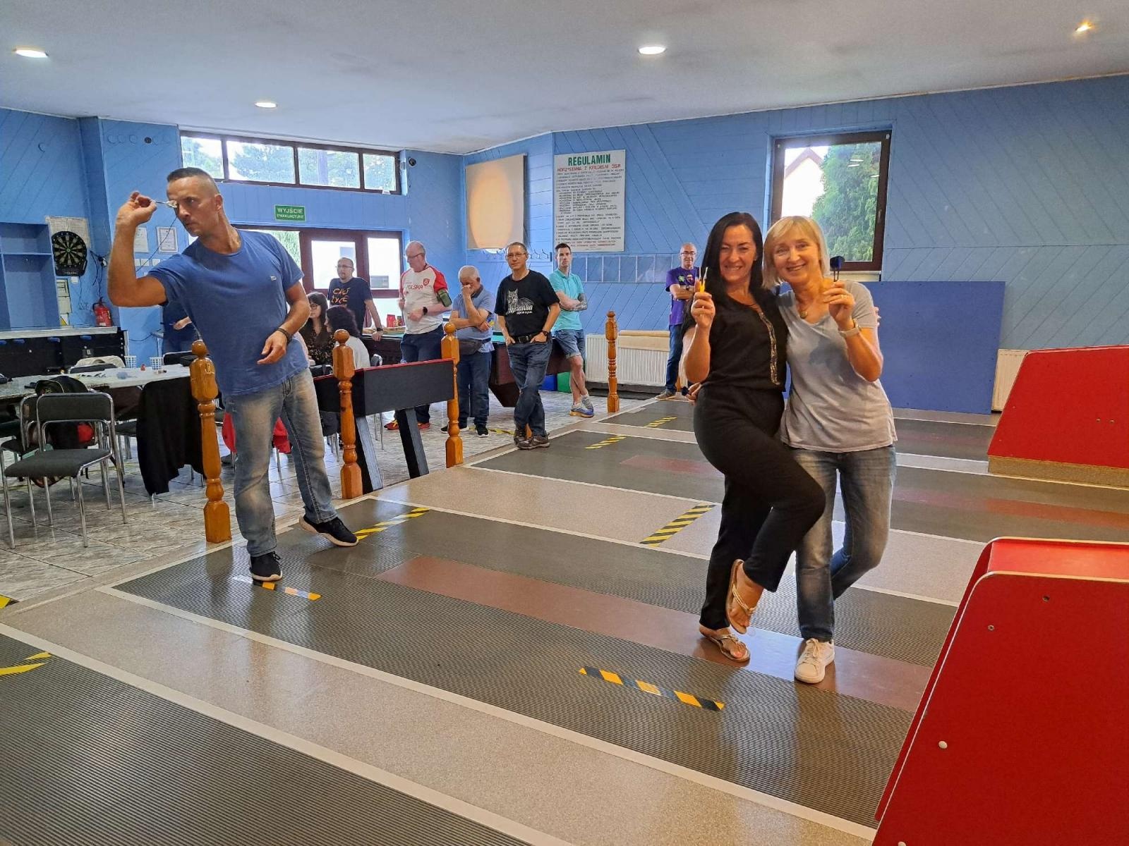 Zdjęcie w galerii na portalu naszraciborz.pl: Agata Kopta i Piotr Kupka triumfują w 5. rundzie ligi darta wiadomości z regionu