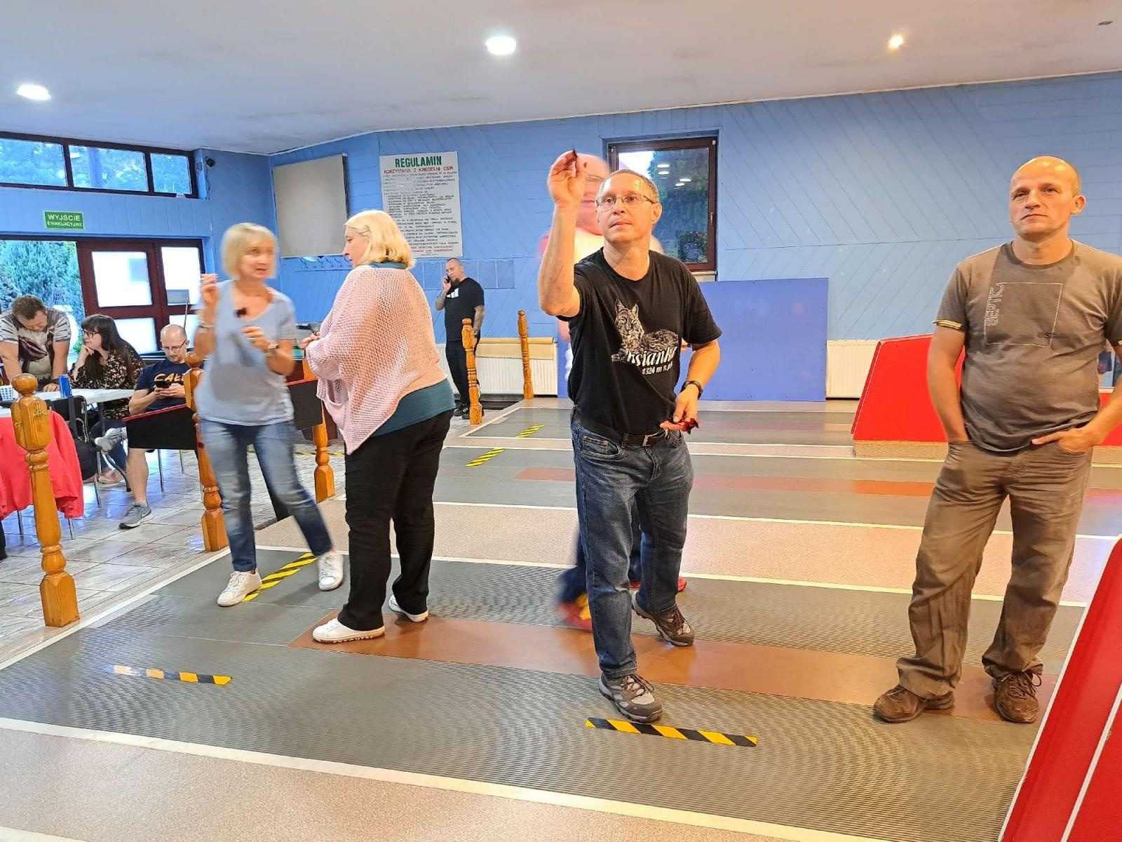 Zdjęcie w galerii na portalu naszraciborz.pl: Agata Kopta i Piotr Kupka triumfują w 5. rundzie ligi darta wiadomości z regionu