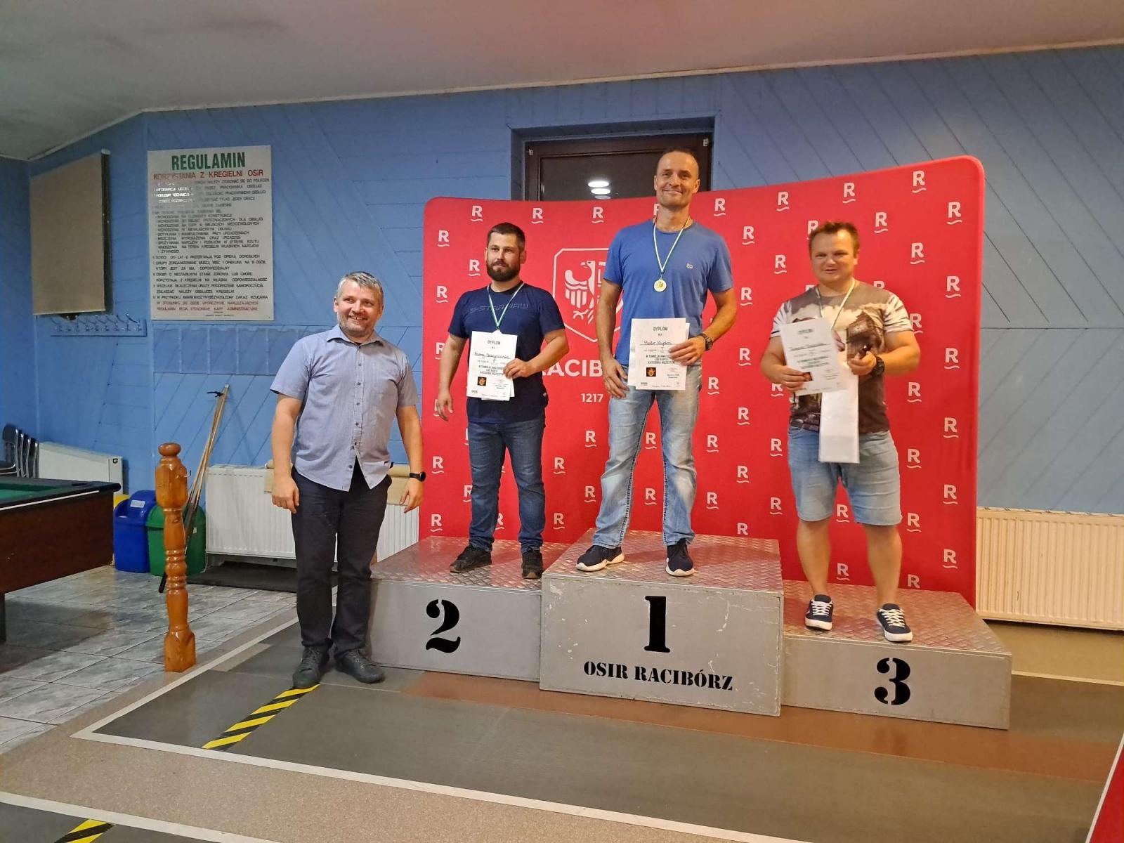 Zdjęcie w galerii na portalu naszraciborz.pl: Agata Kopta i Piotr Kupka triumfują w 5. rundzie ligi darta wiadomości z regionu