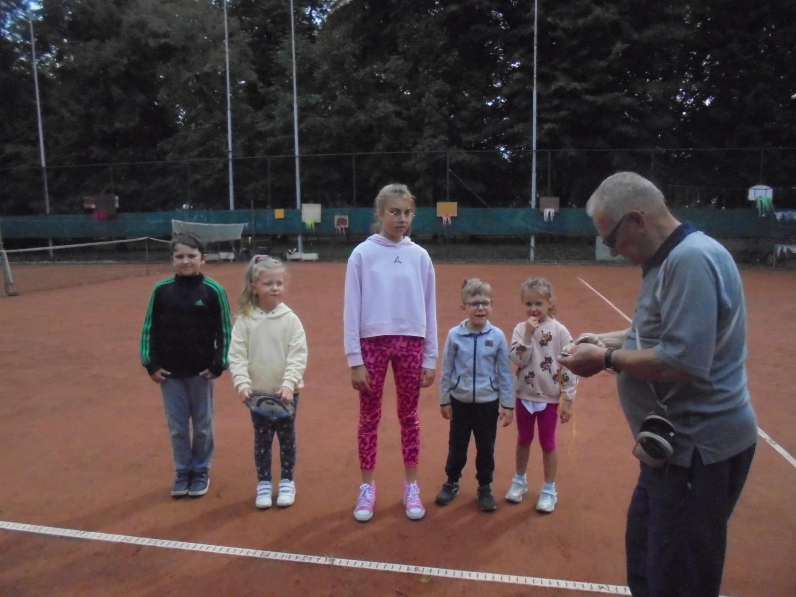 Zdjęcie w galerii na portalu naszraciborz.pl: Tenisowa rywalizacja dzieci i dorosłych na korcie Rafako wiadomości z regionu