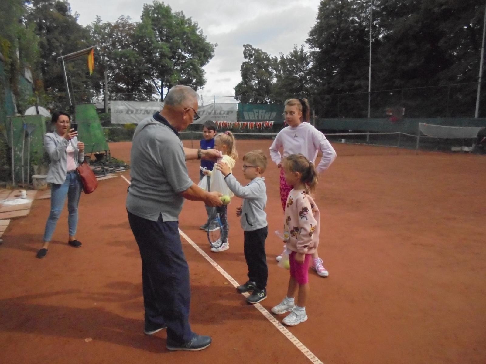 Zdjęcie w galerii na portalu naszraciborz.pl: Tenisowa rywalizacja dzieci i dorosłych na korcie Rafako wiadomości z regionu