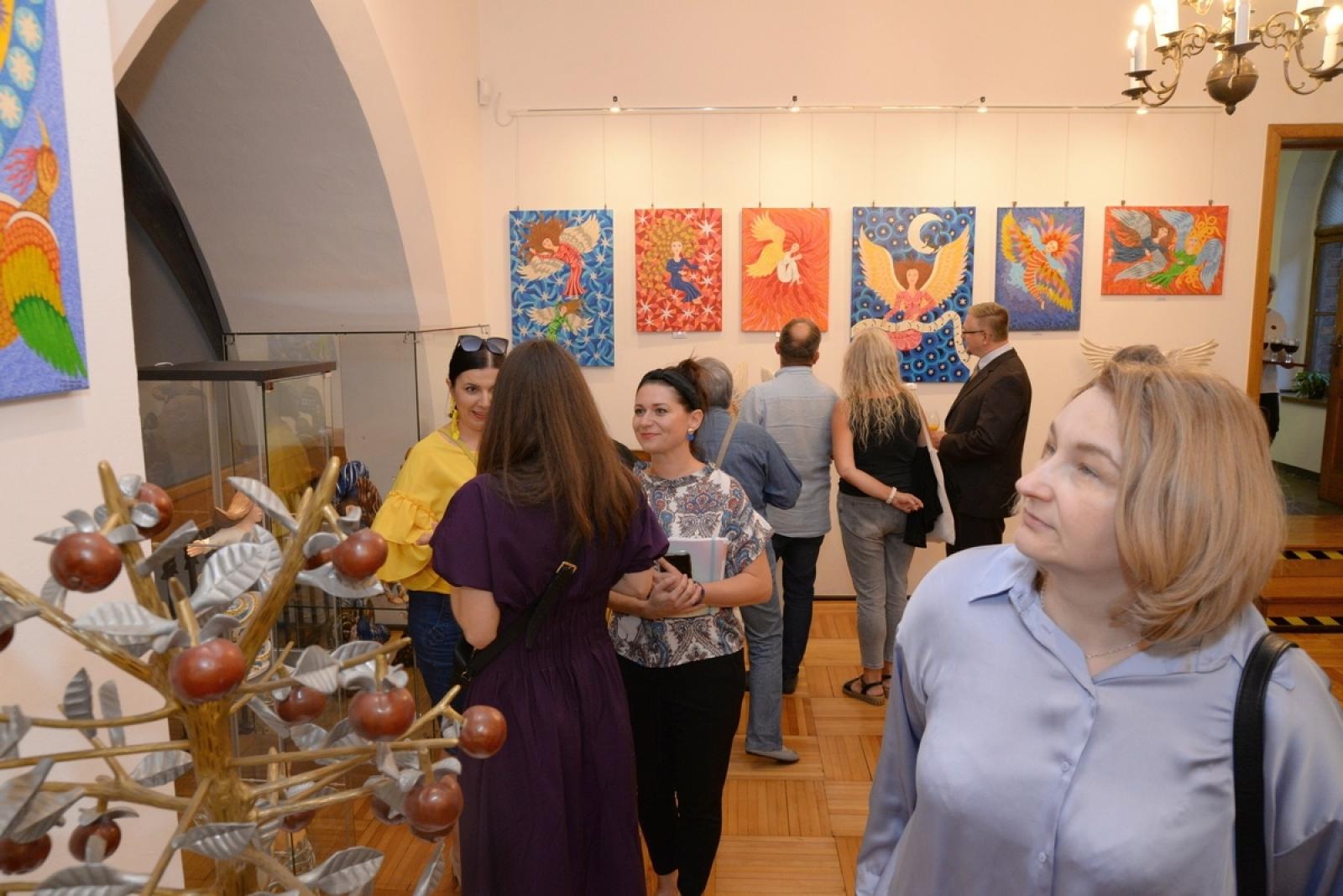 Zdjęcie w galerii na portalu naszraciborz.pl: Kolorowy świat Jana Koloczka w raciborskim Muzeum wiadomości z regionu