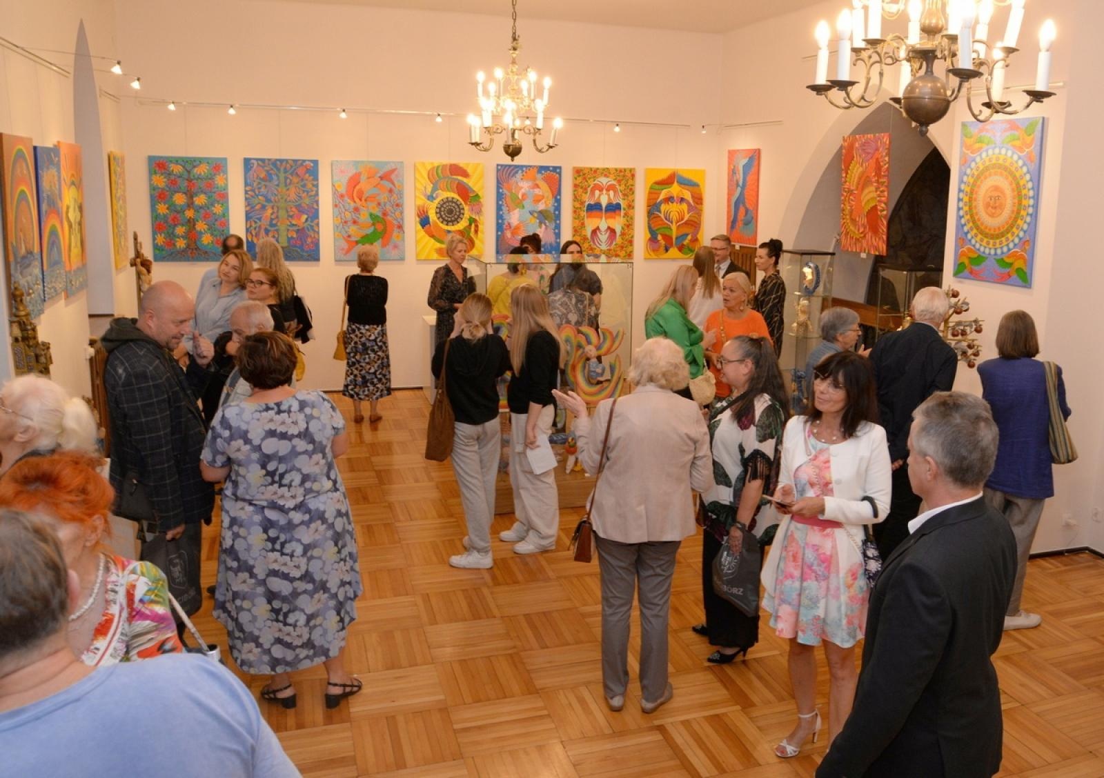 Zdjęcie w galerii na portalu naszraciborz.pl: Kolorowy świat Jana Koloczka w raciborskim Muzeum wiadomości z regionu