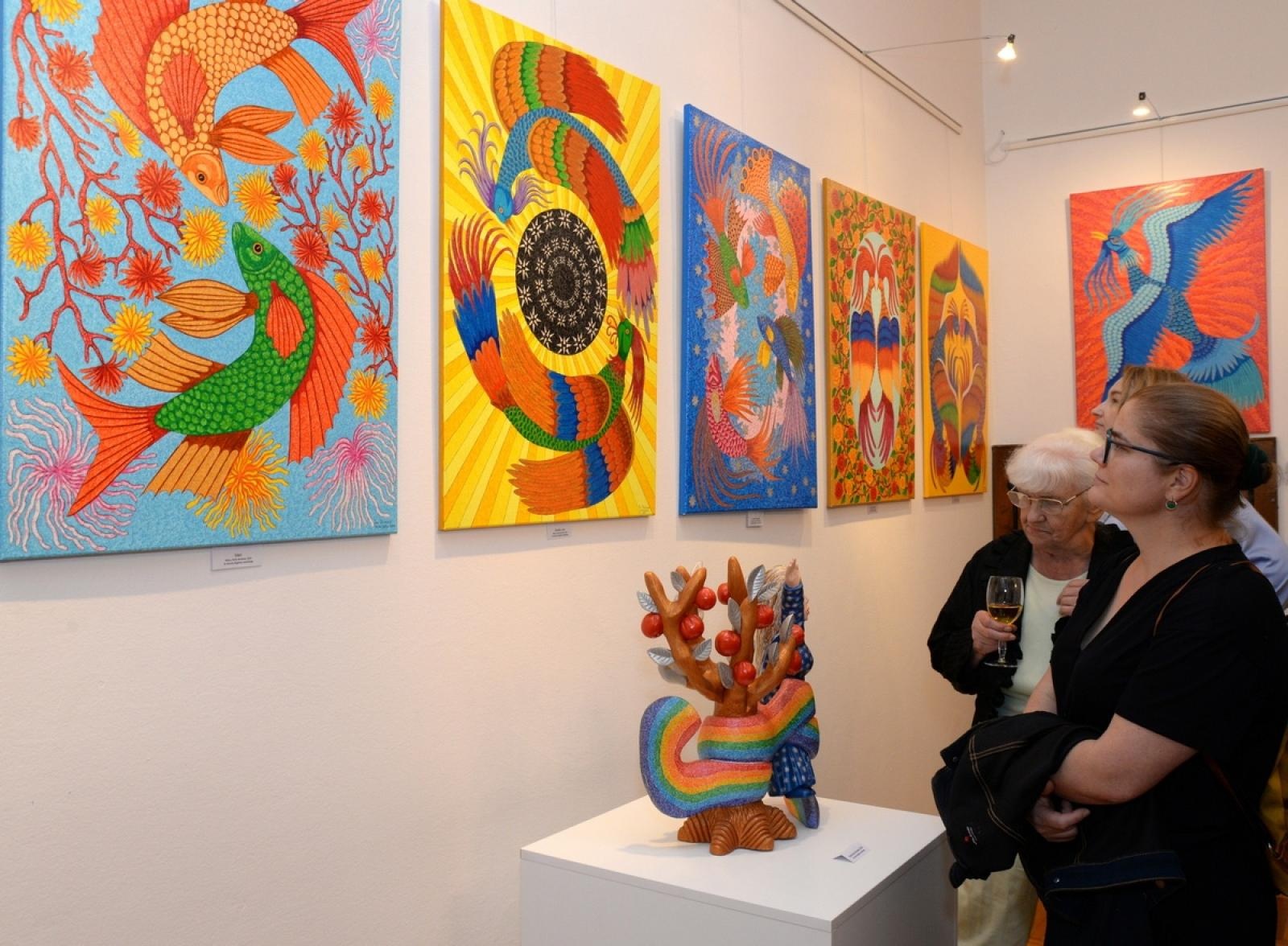 Zdjęcie w galerii na portalu naszraciborz.pl: Kolorowy świat Jana Koloczka w raciborskim Muzeum wiadomości z regionu