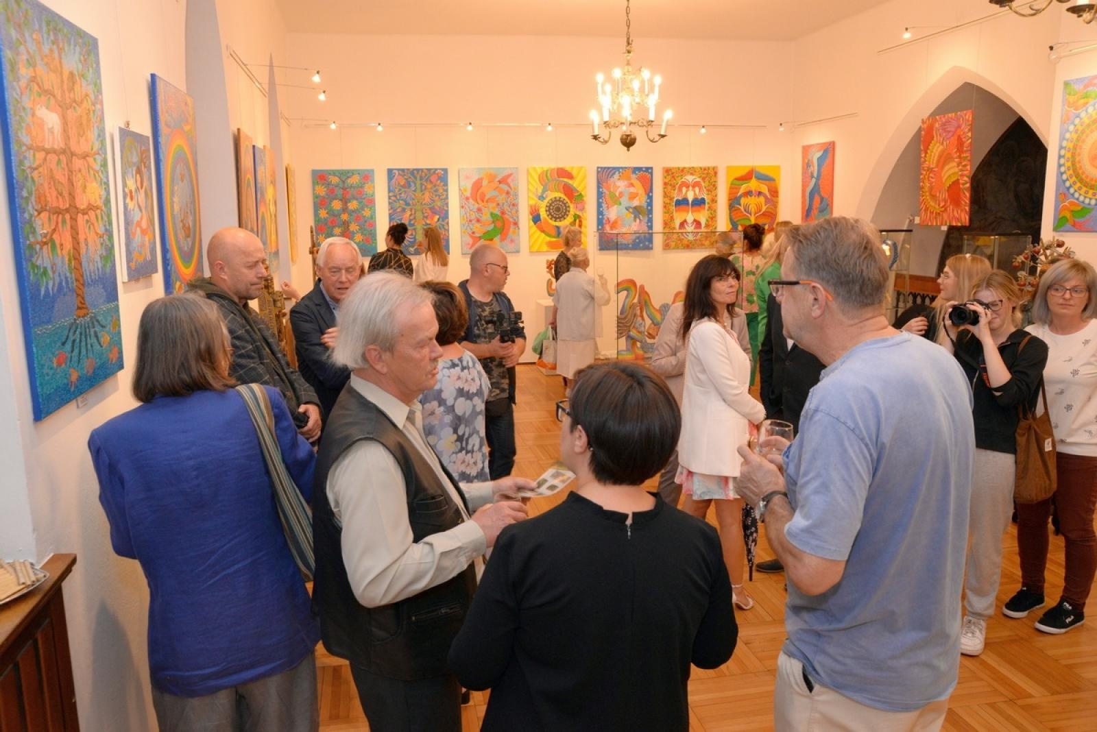 Zdjęcie w galerii na portalu naszraciborz.pl: Kolorowy świat Jana Koloczka w raciborskim Muzeum wiadomości z regionu