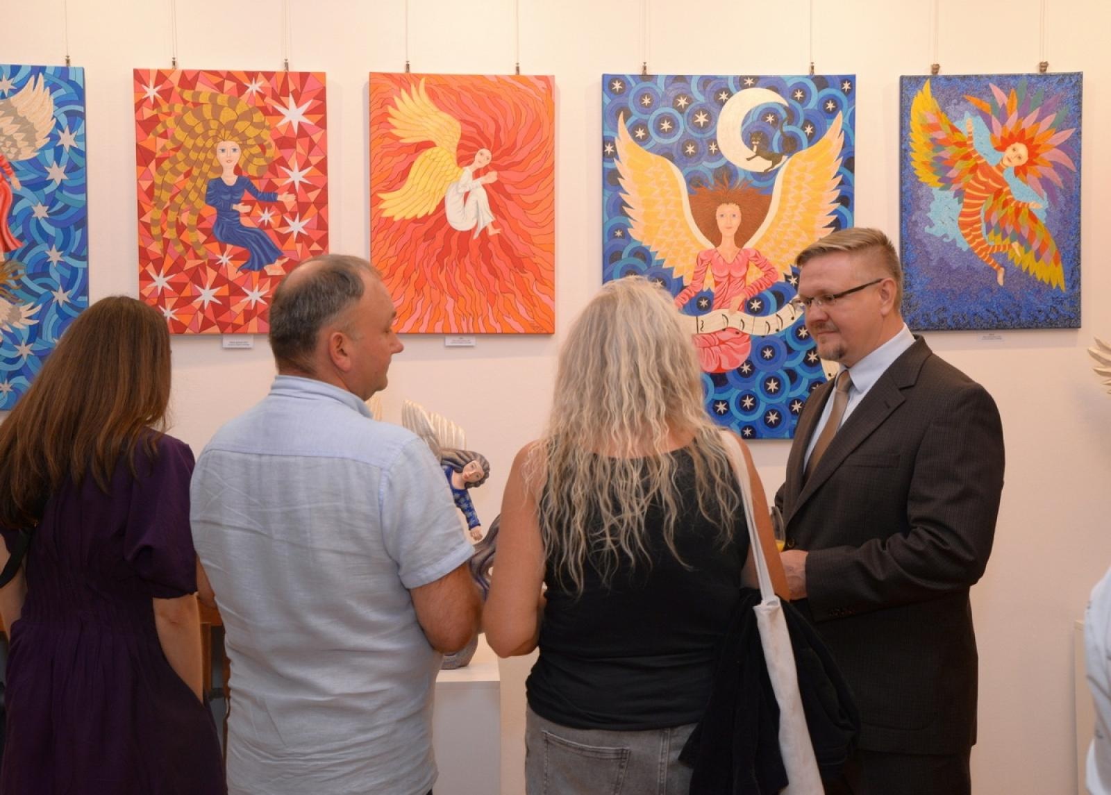 Zdjęcie w galerii na portalu naszraciborz.pl: Kolorowy świat Jana Koloczka w raciborskim Muzeum wiadomości z regionu