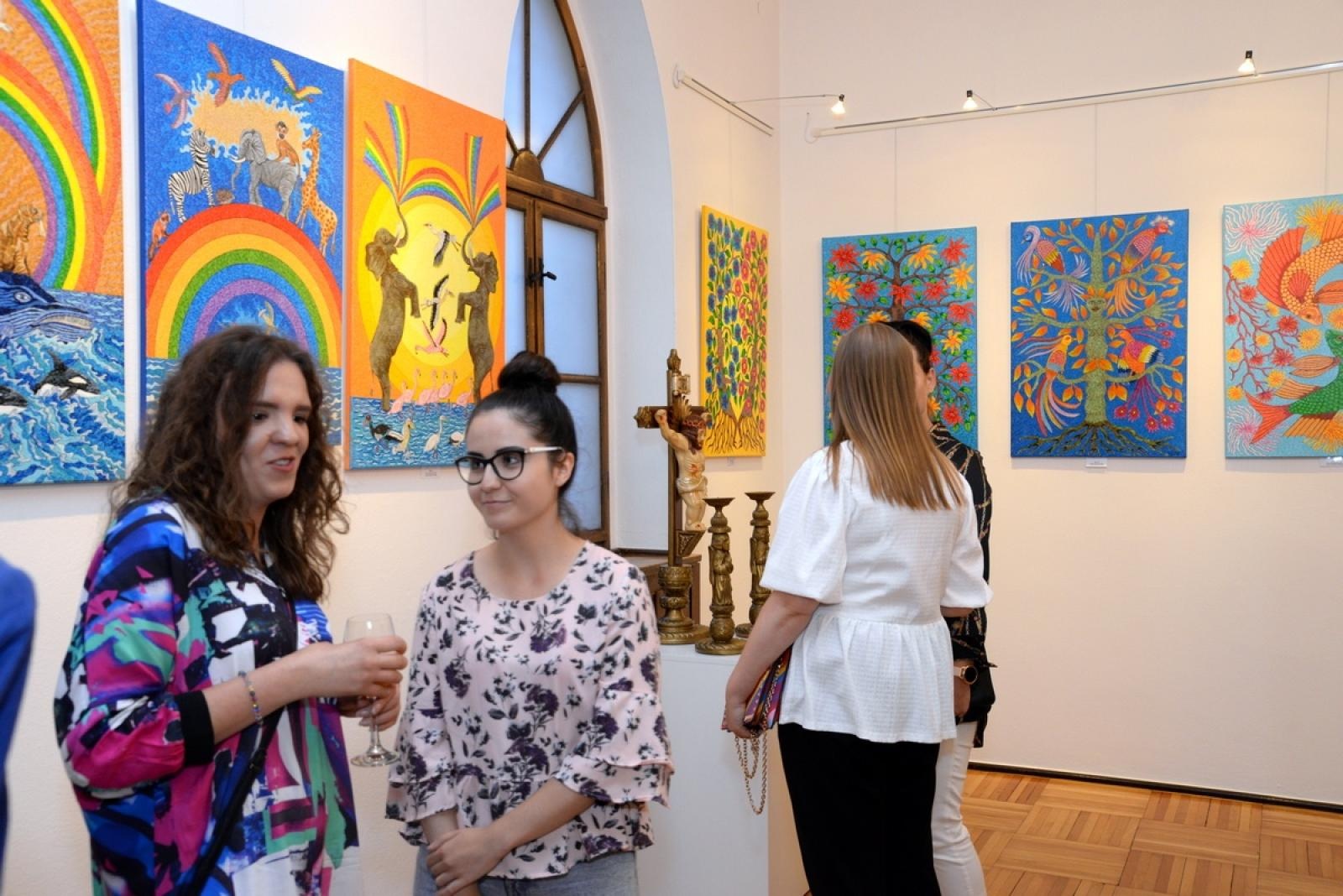 Zdjęcie w galerii na portalu naszraciborz.pl: Kolorowy świat Jana Koloczka w raciborskim Muzeum wiadomości z regionu