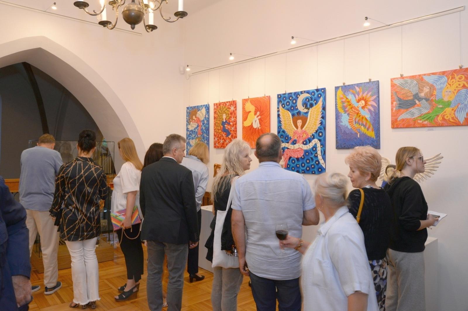 Zdjęcie w galerii na portalu naszraciborz.pl: Kolorowy świat Jana Koloczka w raciborskim Muzeum wiadomości z regionu