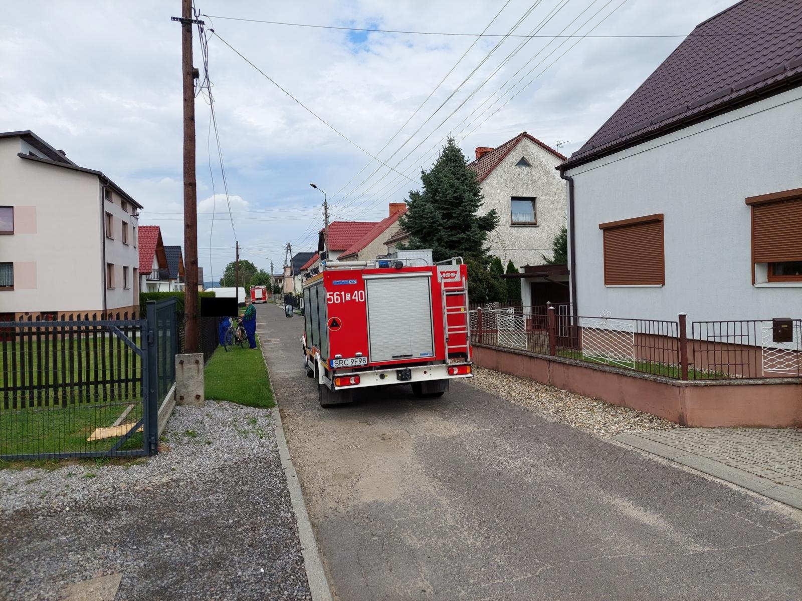 Zdjęcie w galerii na portalu naszraciborz.pl: Wypadek w Tworkowie. Drzewo przewróciło się na dwie starsze osoby [FOTO i WIDEO] wiadomości z regionu