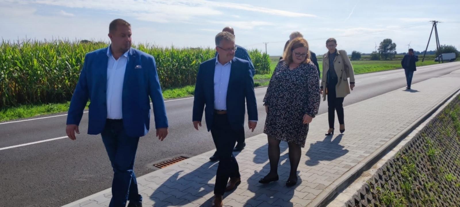 Zdjęcie w galerii na portalu naszraciborz.pl: Oddano po remoncie drogę Tworków-Hanowiec wiadomości z regionu