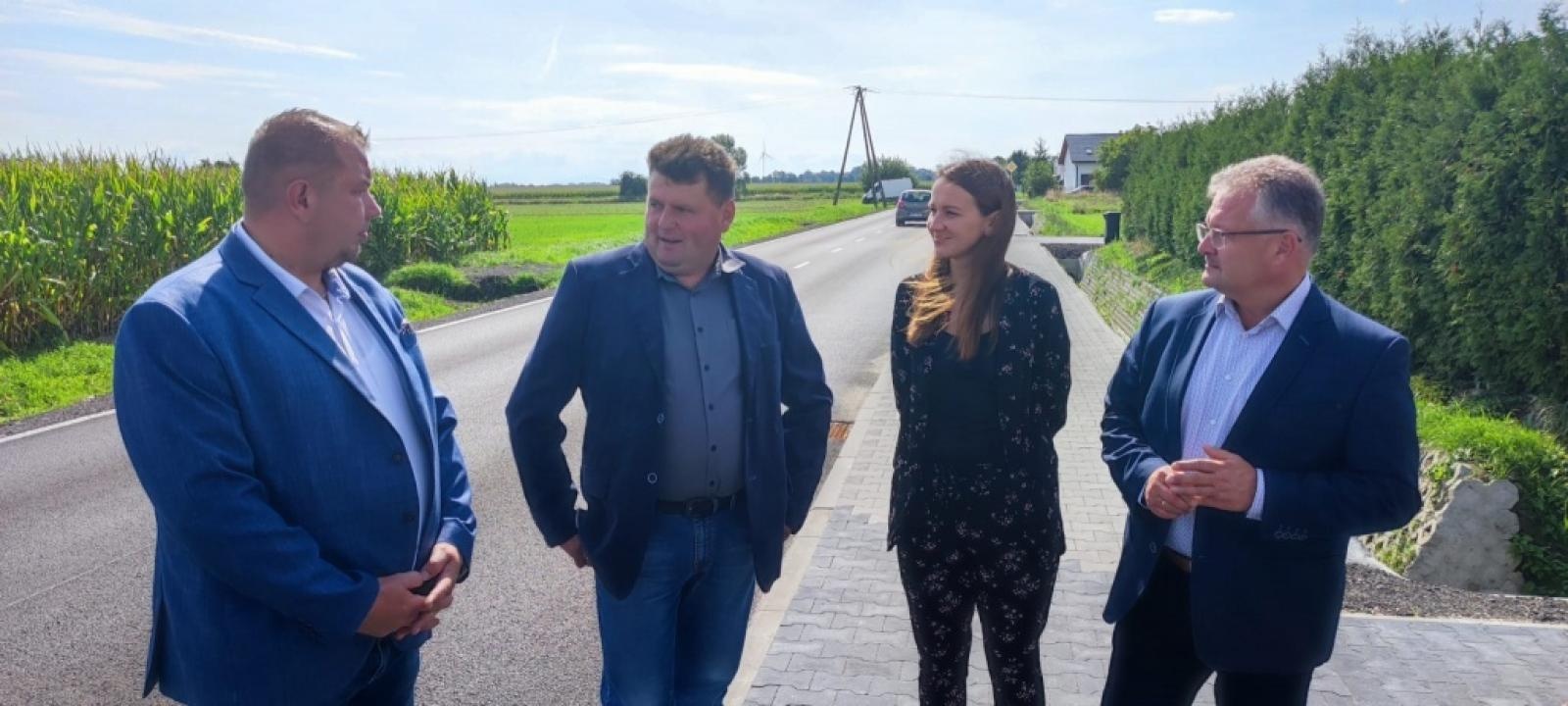 Zdjęcie w galerii na portalu naszraciborz.pl: Oddano po remoncie drogę Tworków-Hanowiec wiadomości z regionu