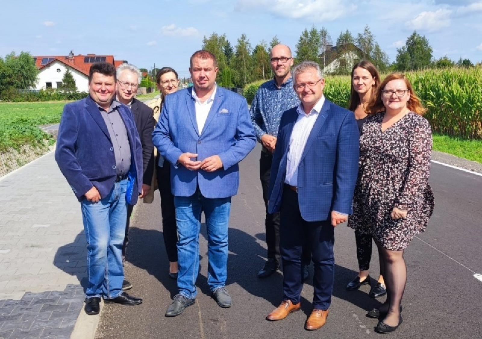 Zdjęcie w galerii na portalu naszraciborz.pl: Oddano po remoncie drogę Tworków-Hanowiec wiadomości z regionu