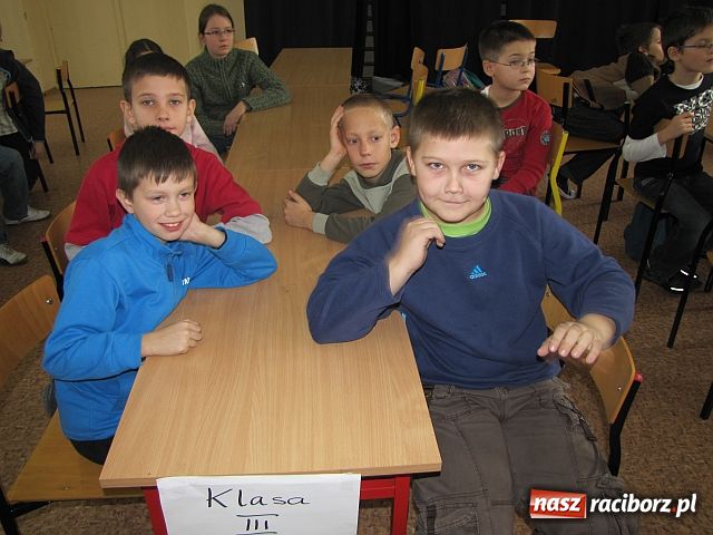 Zdjęcie w galerii na portalu naszraciborz.pl: Szachowe potyczki w SP 4 wiadomości z regionu