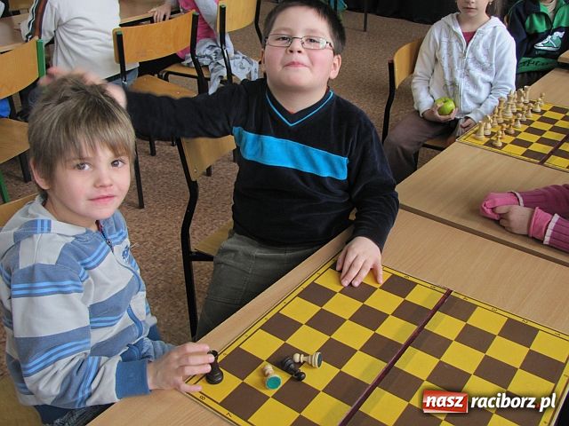 Zdjęcie w galerii na portalu naszraciborz.pl: Szachowe potyczki w SP 4 wiadomości z regionu