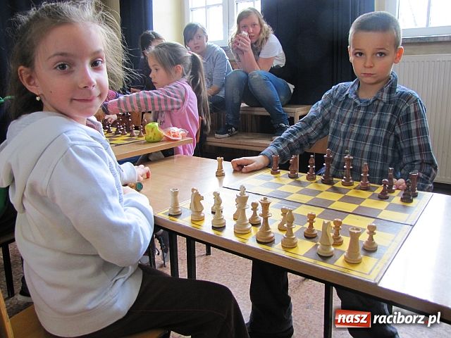 Zdjęcie w galerii na portalu naszraciborz.pl: Szachowe potyczki w SP 4 wiadomości z regionu