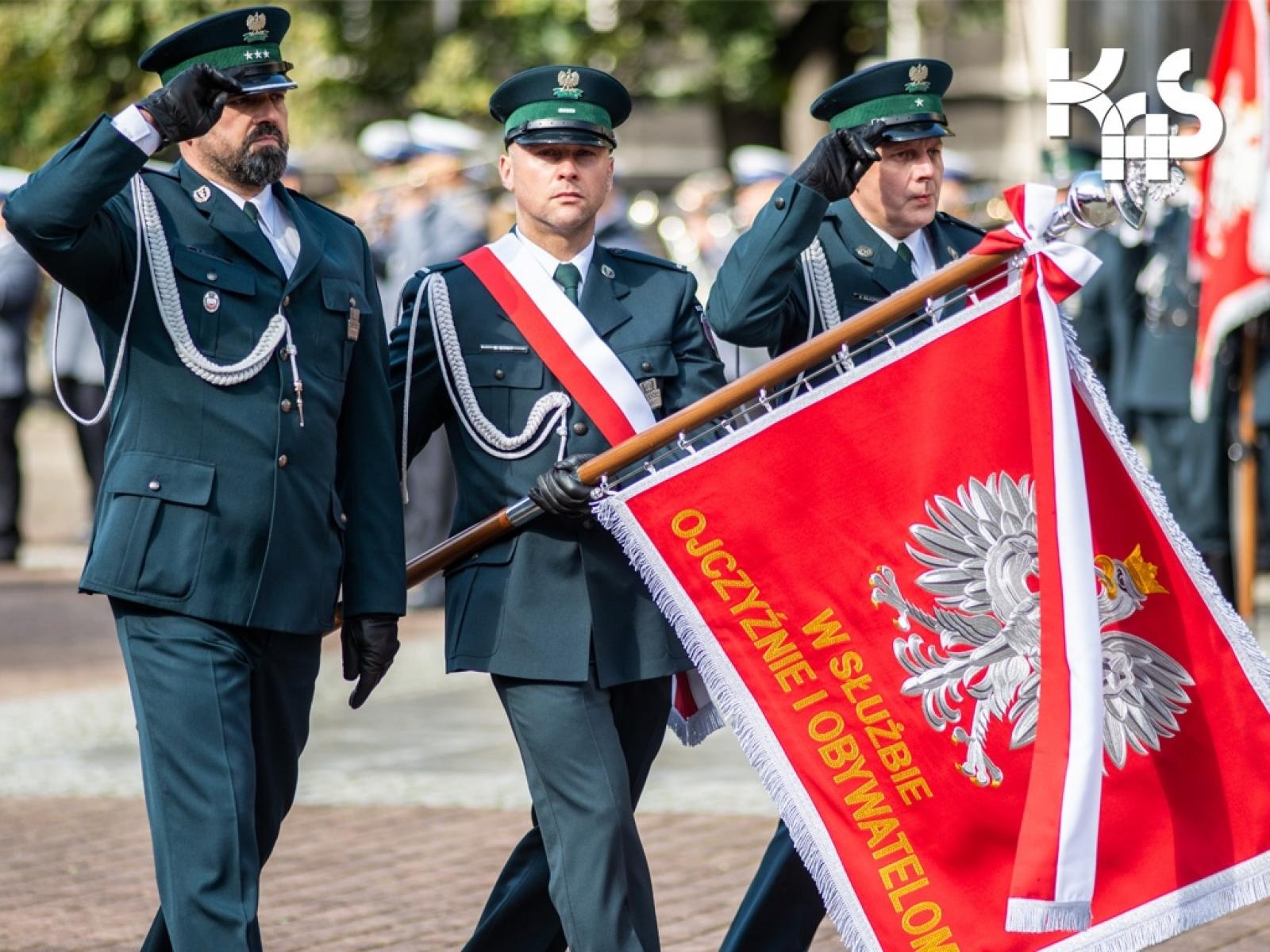 Zdjęcie w galerii na portalu naszraciborz.pl: Blisko 4000 zł na początek i emerytura po 25 latach. KAS szuka ludzi do służby wiadomości z regionu