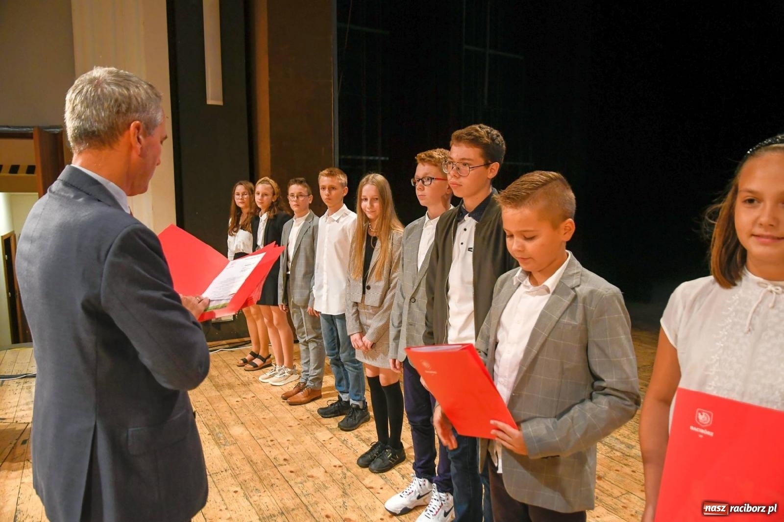 Zdjęcie w galerii na portalu naszraciborz.pl: Prymusi z Raciborza odebrali dyplomy oraz nagrody [FOTO i WIDEO] wiadomości z regionu