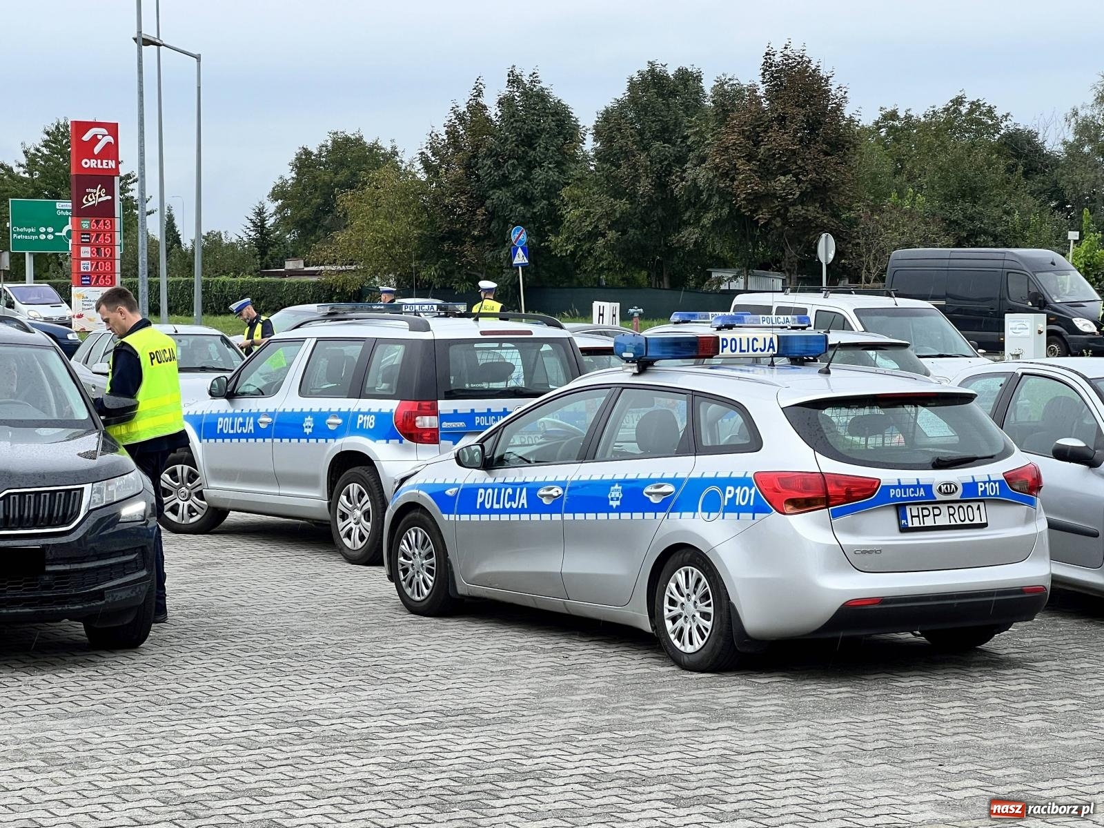 Zdjęcie w galerii na portalu naszraciborz.pl: Akcja policji na Piaskowej-Rybnickiej. Kolejka po mandaty jak do McDrive'a wiadomości z regionu
