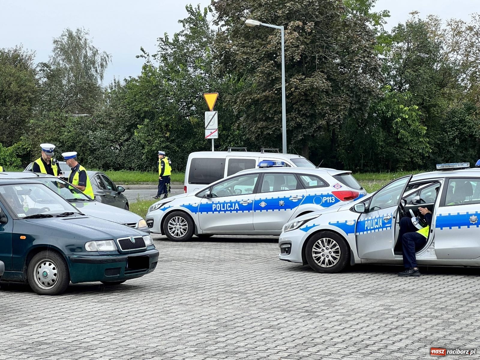 Zdjęcie w galerii na portalu naszraciborz.pl: Akcja policji na Piaskowej-Rybnickiej. Kolejka po mandaty jak do McDrive'a wiadomości z regionu