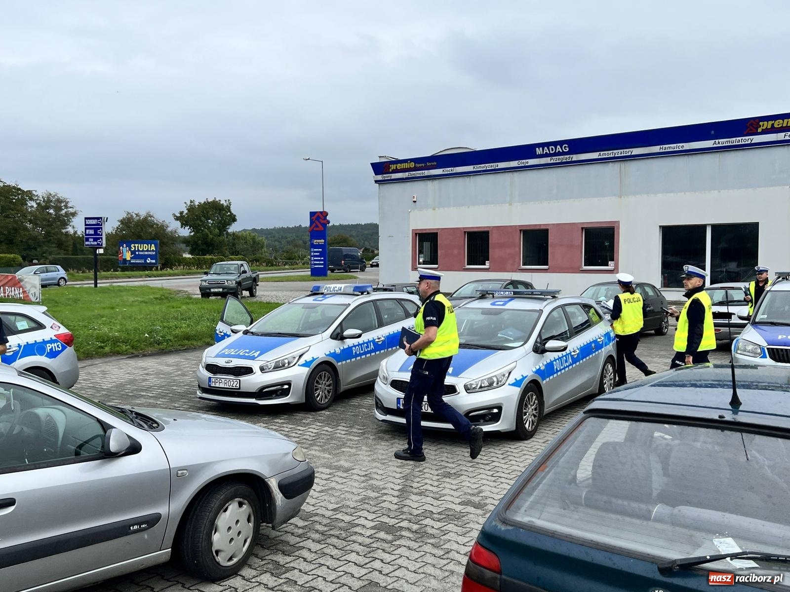 Zdjęcie w galerii na portalu naszraciborz.pl: Akcja policji na Piaskowej-Rybnickiej. Kolejka po mandaty jak do McDrive'a wiadomości z regionu