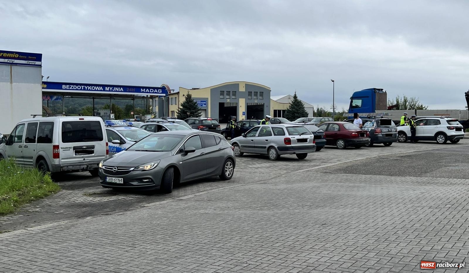 Zdjęcie w galerii na portalu naszraciborz.pl: Akcja policji na Piaskowej-Rybnickiej. Kolejka po mandaty jak do McDrive'a wiadomości z regionu