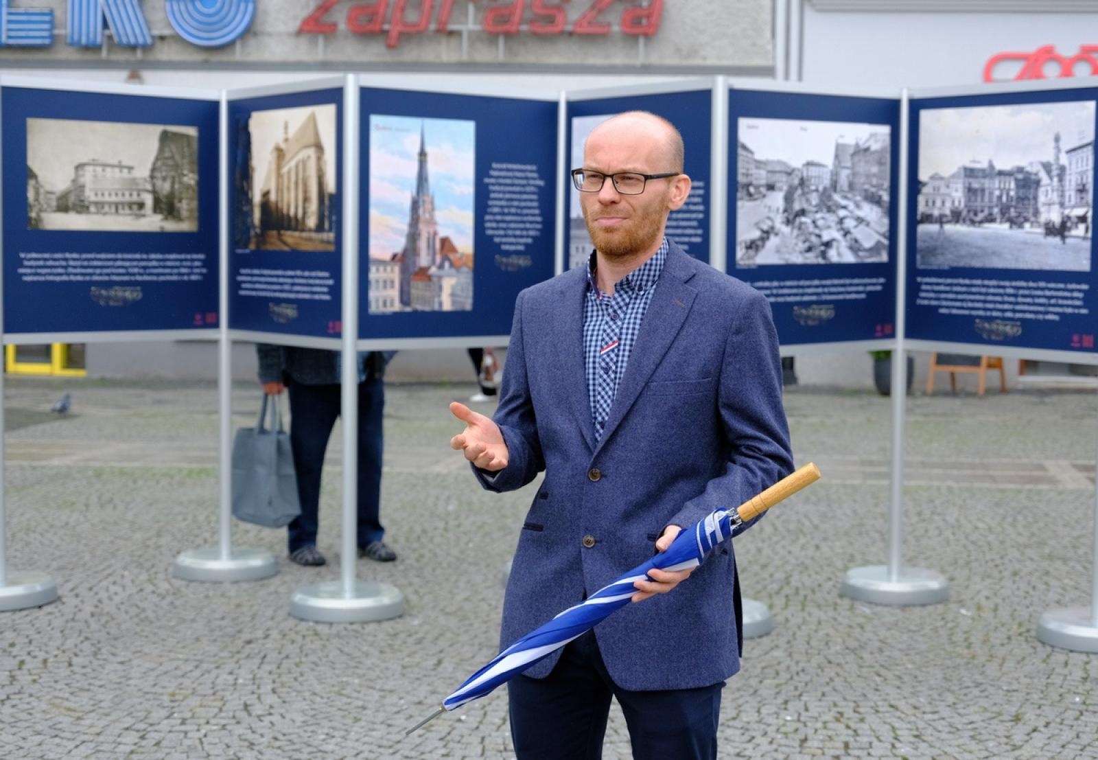 Zdjęcie w galerii na portalu naszraciborz.pl: Z dziejów raciborskiego Rynku - nowa wystawa w plenerze [WIDEO] wiadomości z regionu