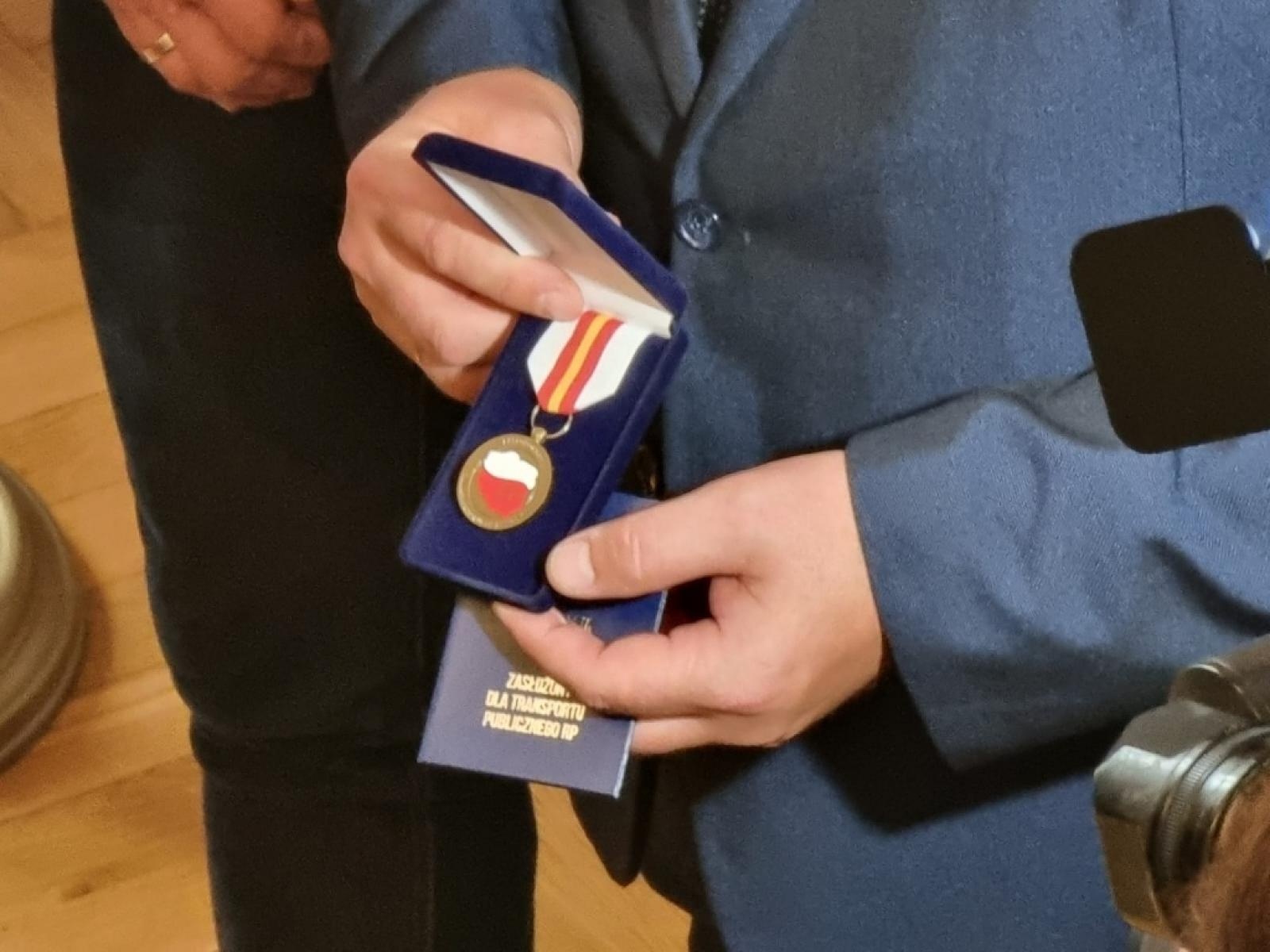 Zdjęcie w galerii na portalu naszraciborz.pl: Zasłużony Kierowca RP pracuje w raciborskim PKS-ie wiadomości z regionu