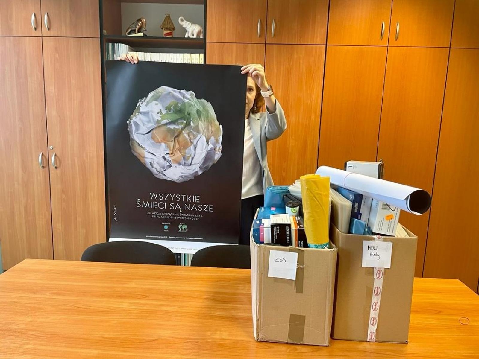 Zdjęcie w galerii na portalu naszraciborz.pl: W Starostwie przeprowadzono akcję Sprzątanie Świata wiadomości z regionu