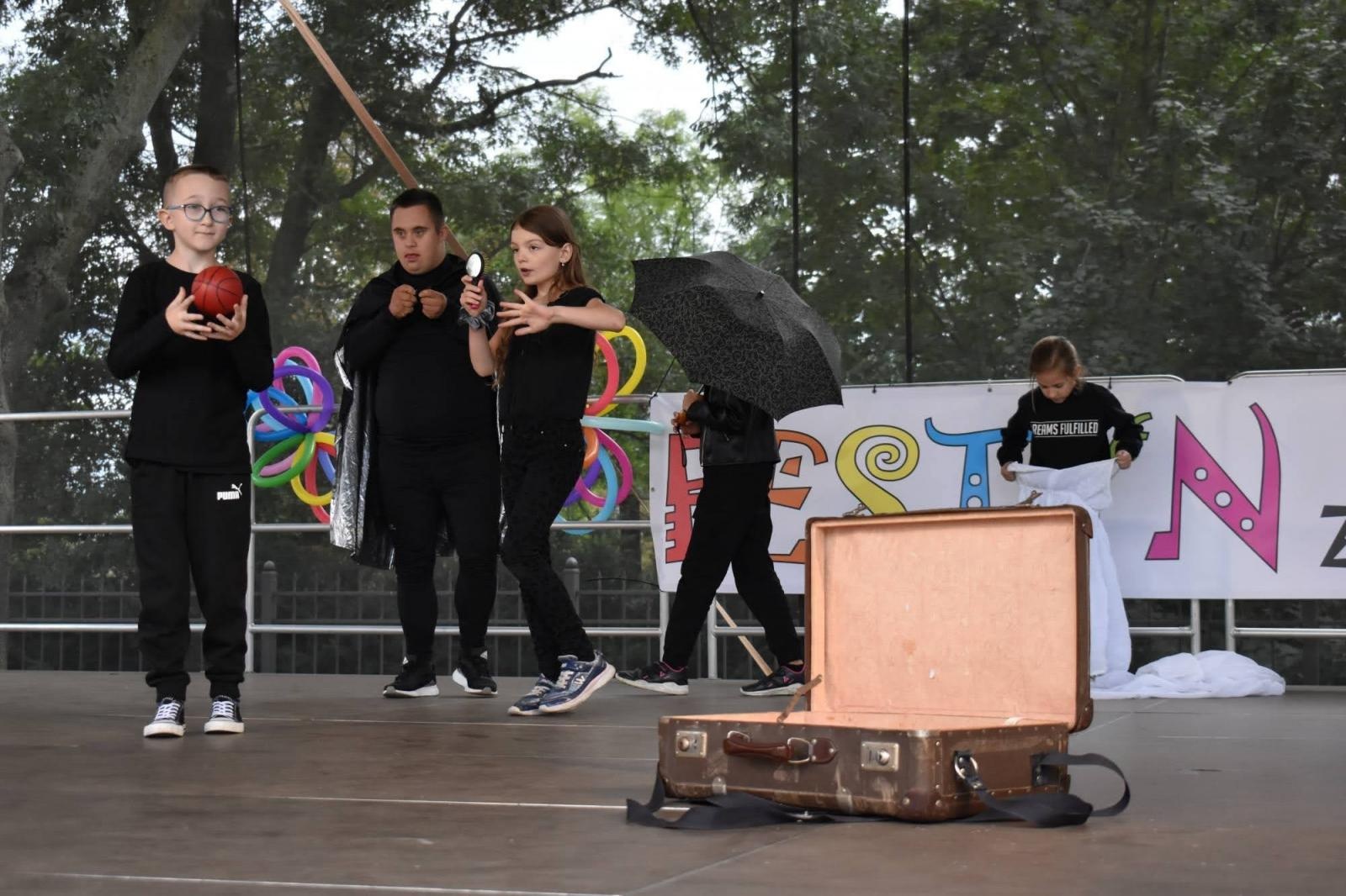 Zdjęcie w galerii na portalu naszraciborz.pl: Zamkowy festyn z MDK-iem wiadomości z regionu