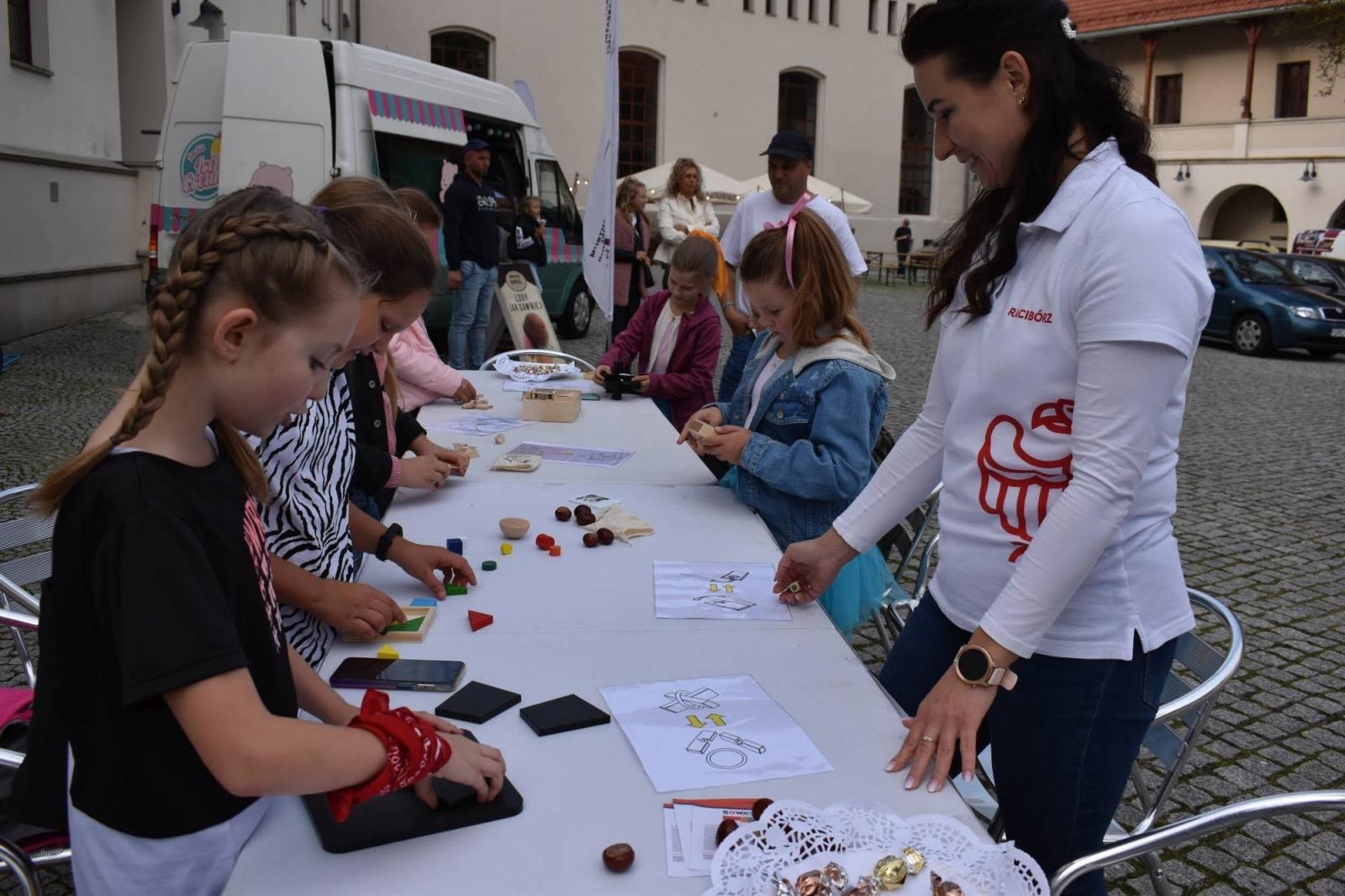 Zdjęcie w galerii na portalu naszraciborz.pl: Zamkowy festyn z MDK-iem wiadomości z regionu