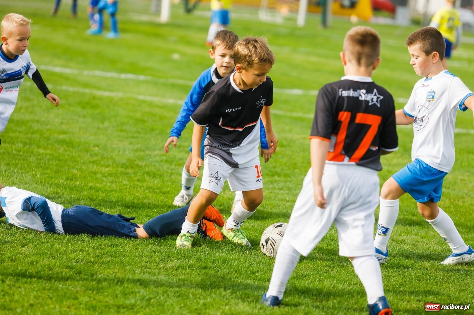 Zdjęcie w galerii na portalu naszraciborz.pl: Piłkarska rywalizacja o puchar prezesa Naprzodu Borucin [FOTO] wiadomości z regionu
