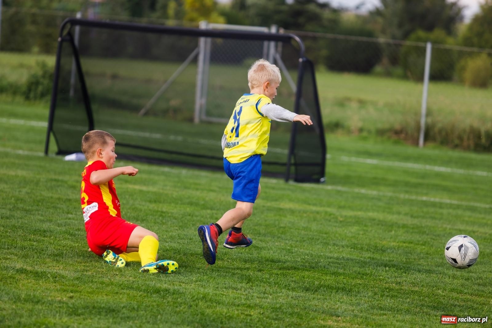Zdjęcie w galerii na portalu naszraciborz.pl: Piłkarska rywalizacja o puchar prezesa Naprzodu Borucin [FOTO] wiadomości z regionu