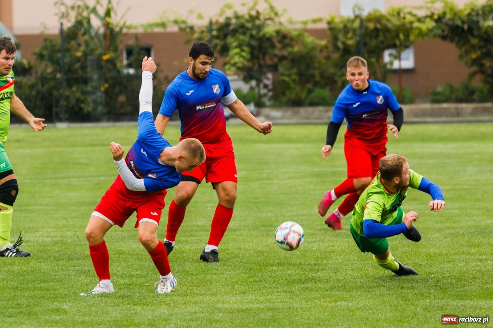 Zdjęcie w galerii na portalu naszraciborz.pl: Kolejarz z Chałupek rozjechał Studzienną [FOTO] wiadomości z regionu