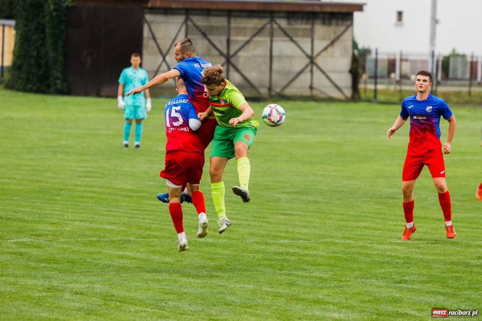 Zdjęcie w galerii na portalu naszraciborz.pl: Kolejarz z Chałupek rozjechał Studzienną [FOTO] wiadomości z regionu