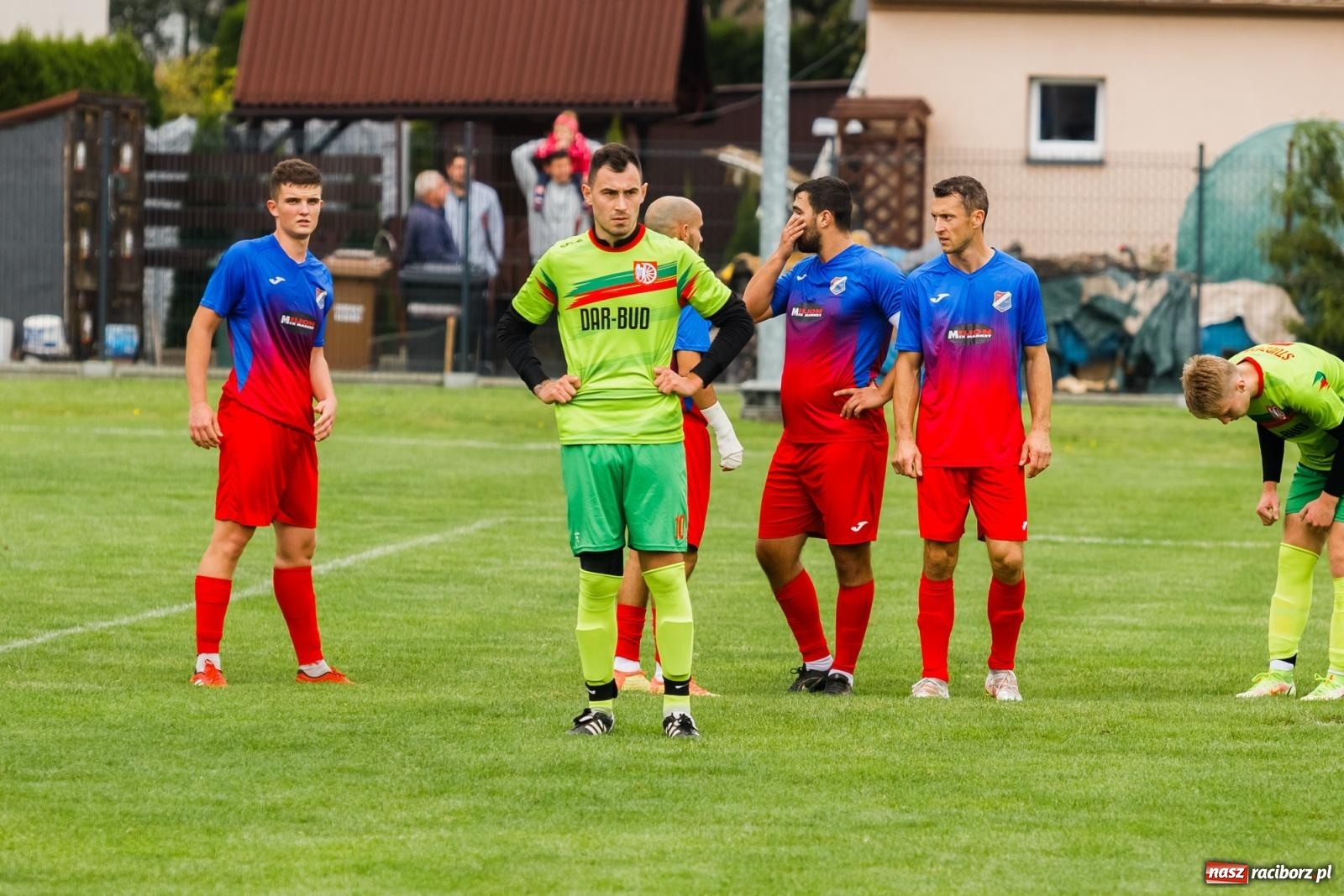 Zdjęcie w galerii na portalu naszraciborz.pl: Kolejarz z Chałupek rozjechał Studzienną [FOTO] wiadomości z regionu