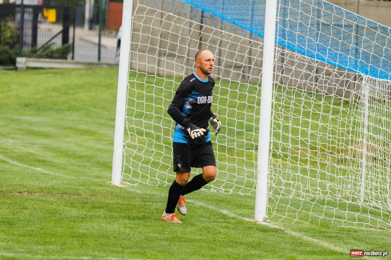 Zdjęcie w galerii na portalu naszraciborz.pl: Kolejarz z Chałupek rozjechał Studzienną [FOTO] wiadomości z regionu