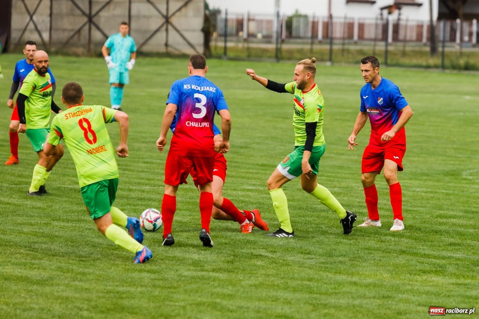 Zdjęcie w galerii na portalu naszraciborz.pl: Kolejarz z Chałupek rozjechał Studzienną [FOTO] wiadomości z regionu