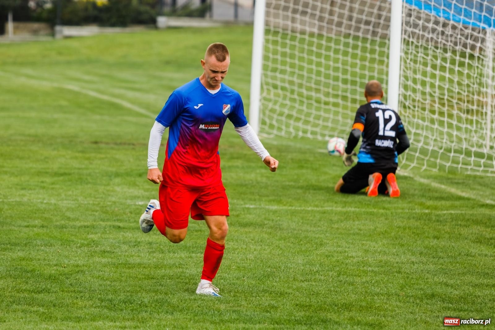 Zdjęcie w galerii na portalu naszraciborz.pl: Kolejarz z Chałupek rozjechał Studzienną [FOTO] wiadomości z regionu