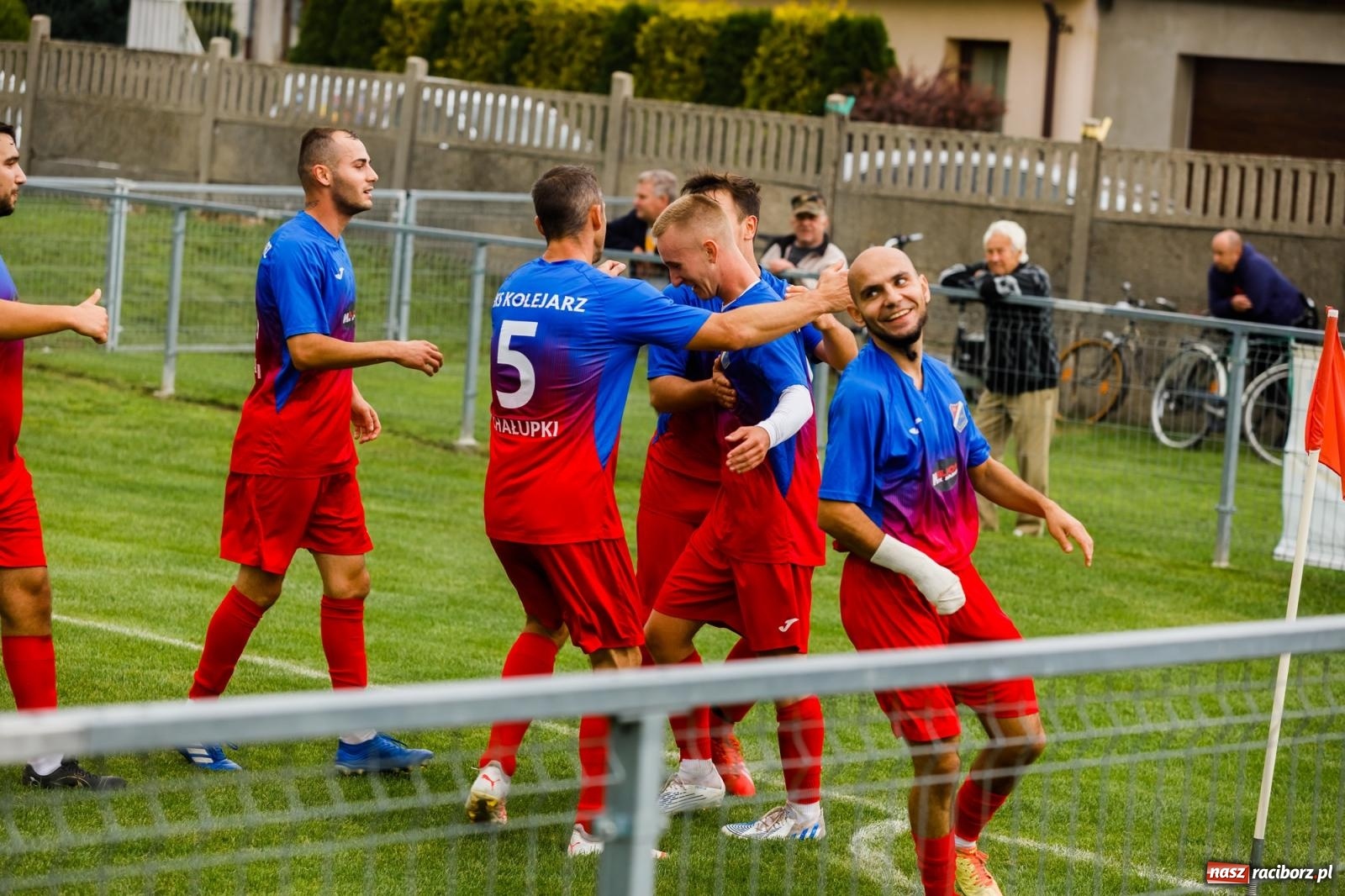 Zdjęcie w galerii na portalu naszraciborz.pl: Kolejarz z Chałupek rozjechał Studzienną [FOTO] wiadomości z regionu