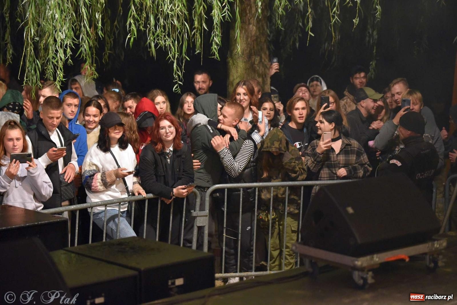 Zdjęcie w galerii na portalu naszraciborz.pl: Rapowy balet na plaży w Raciborzu. Gwiazdą Kabe [FOTO i WIDEO] wiadomości z regionu