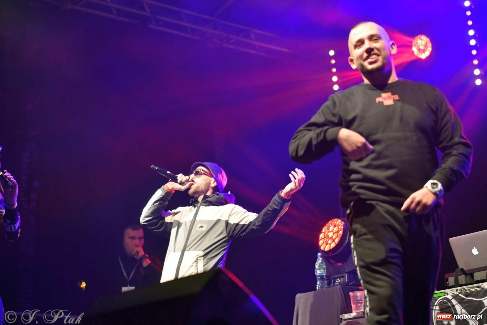 Zdjęcie w galerii na portalu naszraciborz.pl: Rapowy balet na plaży w Raciborzu. Gwiazdą Kabe [FOTO i WIDEO] wiadomości z regionu