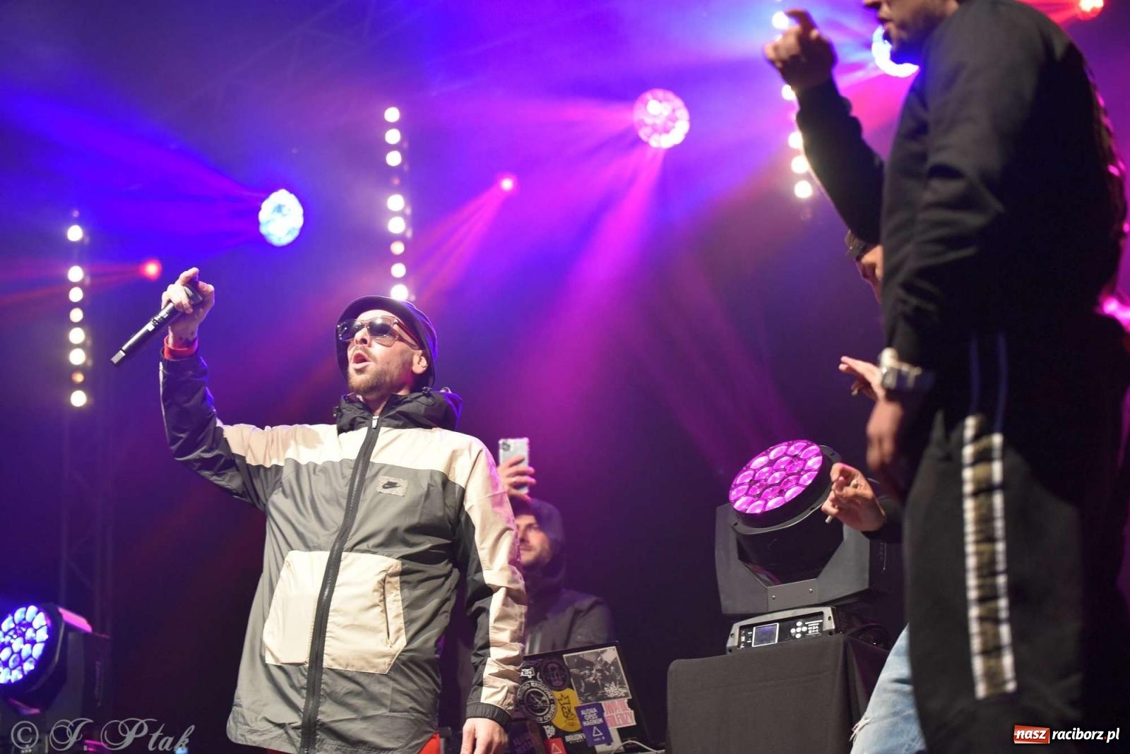 Zdjęcie w galerii na portalu naszraciborz.pl: Rapowy balet na plaży w Raciborzu. Gwiazdą Kabe [FOTO i WIDEO] wiadomości z regionu