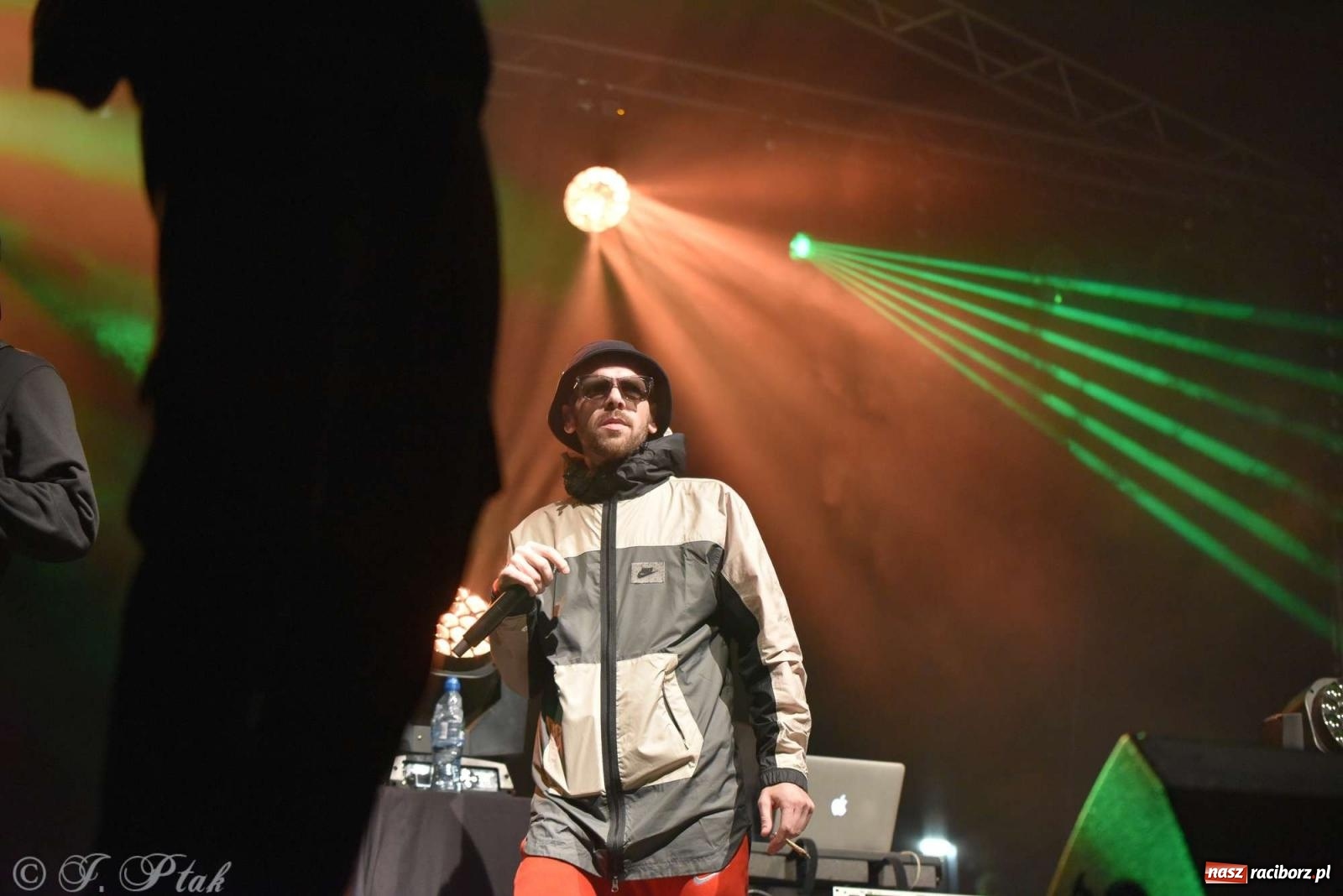 Zdjęcie w galerii na portalu naszraciborz.pl: Rapowy balet na plaży w Raciborzu. Gwiazdą Kabe [FOTO i WIDEO] wiadomości z regionu