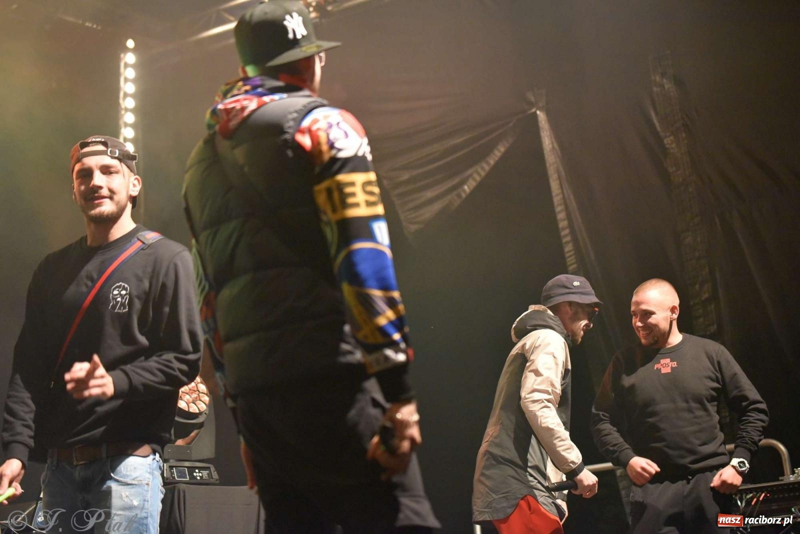 Zdjęcie w galerii na portalu naszraciborz.pl: Rapowy balet na plaży w Raciborzu. Gwiazdą Kabe [FOTO i WIDEO] wiadomości z regionu