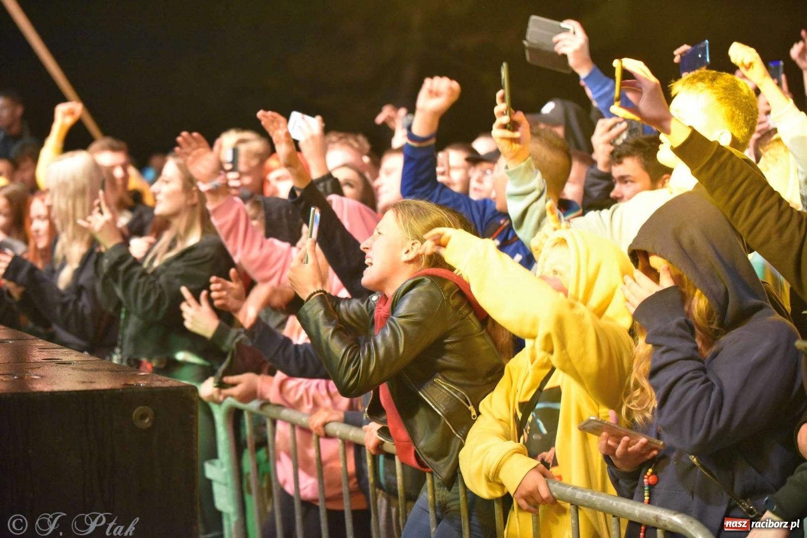 Zdjęcie w galerii na portalu naszraciborz.pl: Rapowy balet na plaży w Raciborzu. Gwiazdą Kabe [FOTO i WIDEO] wiadomości z regionu