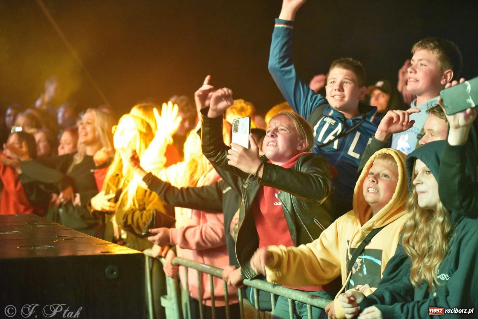 Zdjęcie w galerii na portalu naszraciborz.pl: Rapowy balet na plaży w Raciborzu. Gwiazdą Kabe [FOTO i WIDEO] wiadomości z regionu