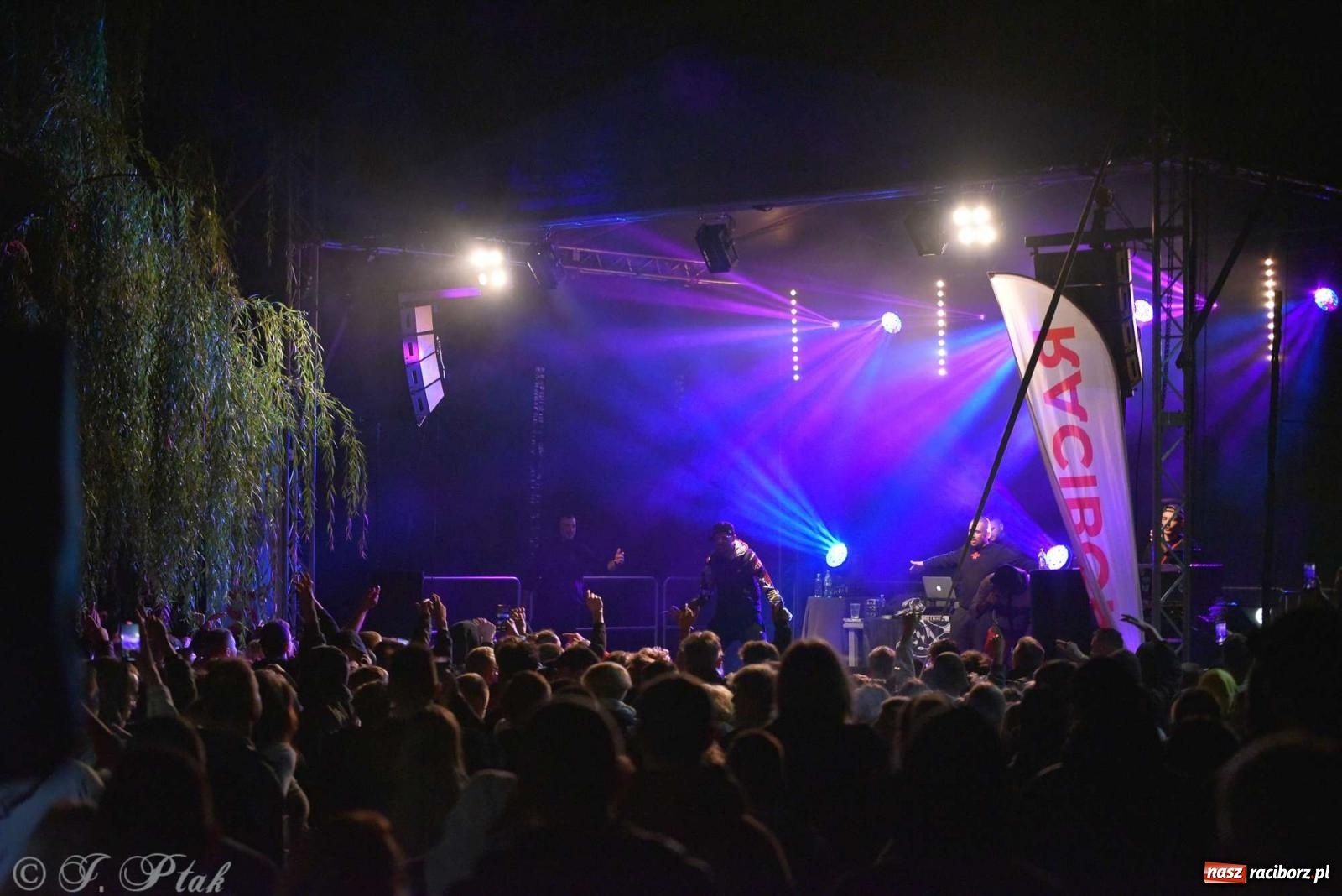 Zdjęcie w galerii na portalu naszraciborz.pl: Rapowy balet na plaży w Raciborzu. Gwiazdą Kabe [FOTO i WIDEO] wiadomości z regionu