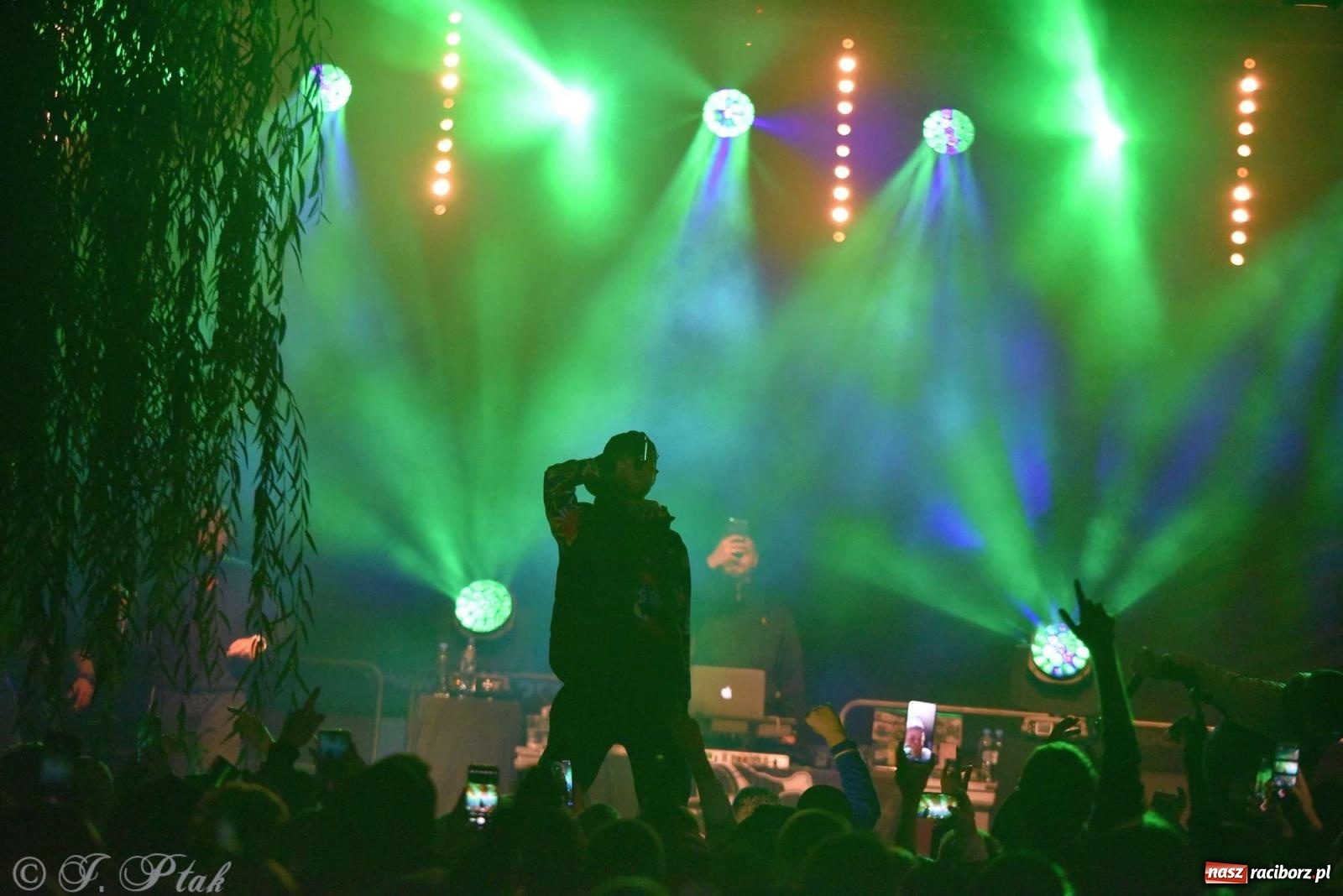 Zdjęcie w galerii na portalu naszraciborz.pl: Rapowy balet na plaży w Raciborzu. Gwiazdą Kabe [FOTO i WIDEO] wiadomości z regionu