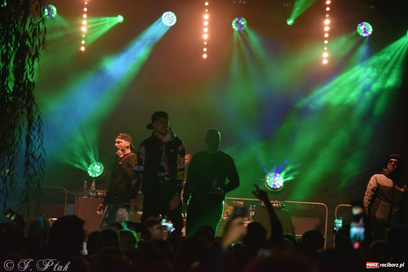 Zdjęcie w galerii na portalu naszraciborz.pl: Rapowy balet na plaży w Raciborzu. Gwiazdą Kabe [FOTO i WIDEO] wiadomości z regionu